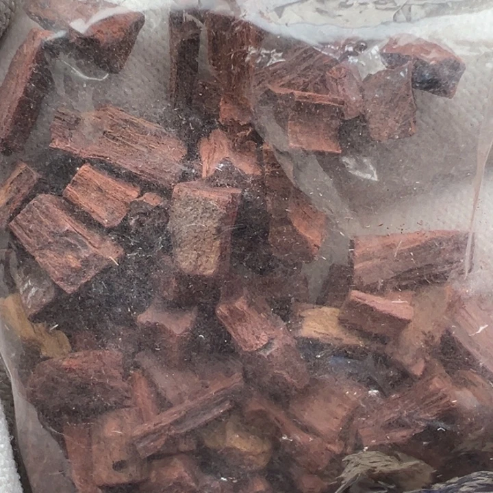 花梨木类红降碎料小米粒（10g）