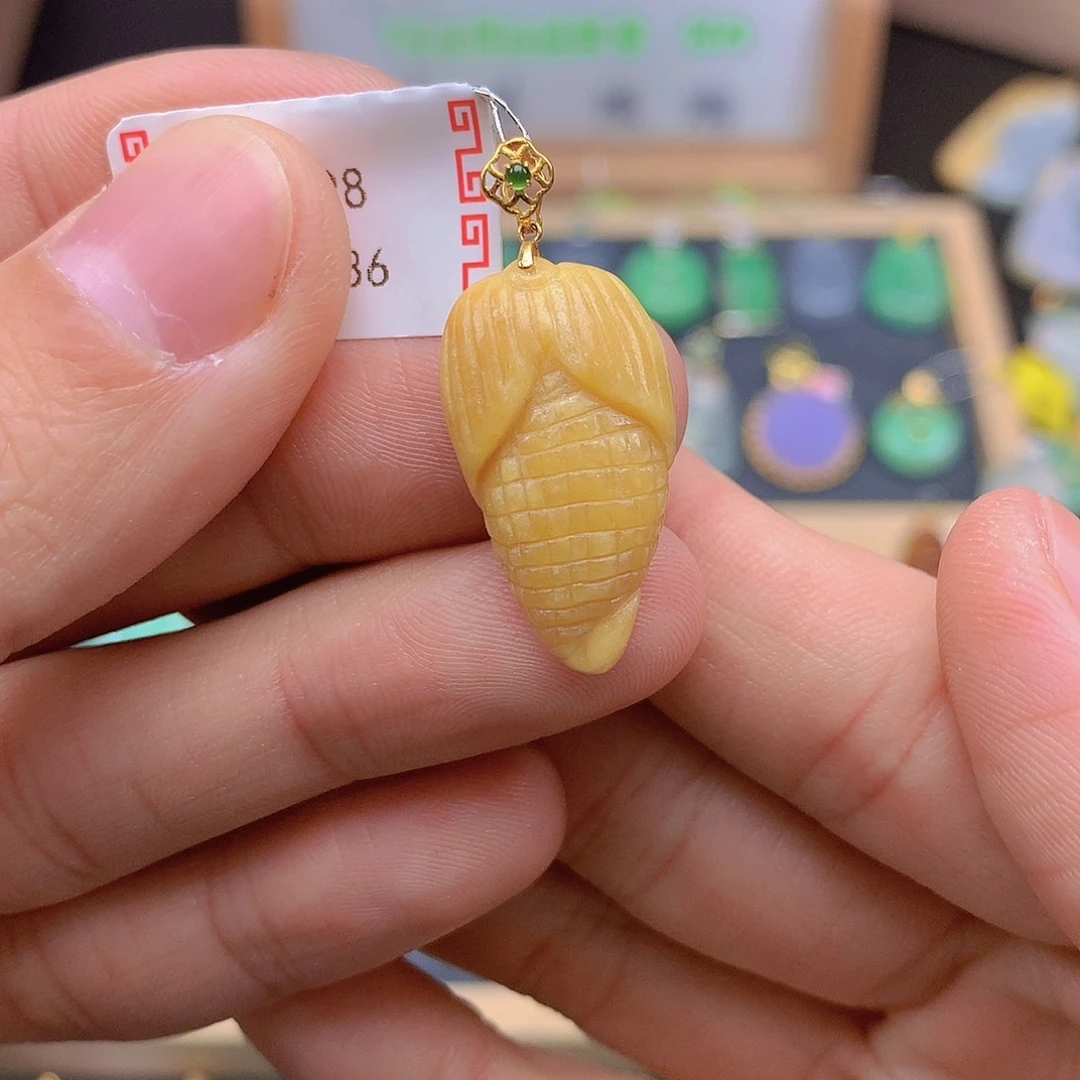 翡翠颈饰18K金镶嵌翡翠