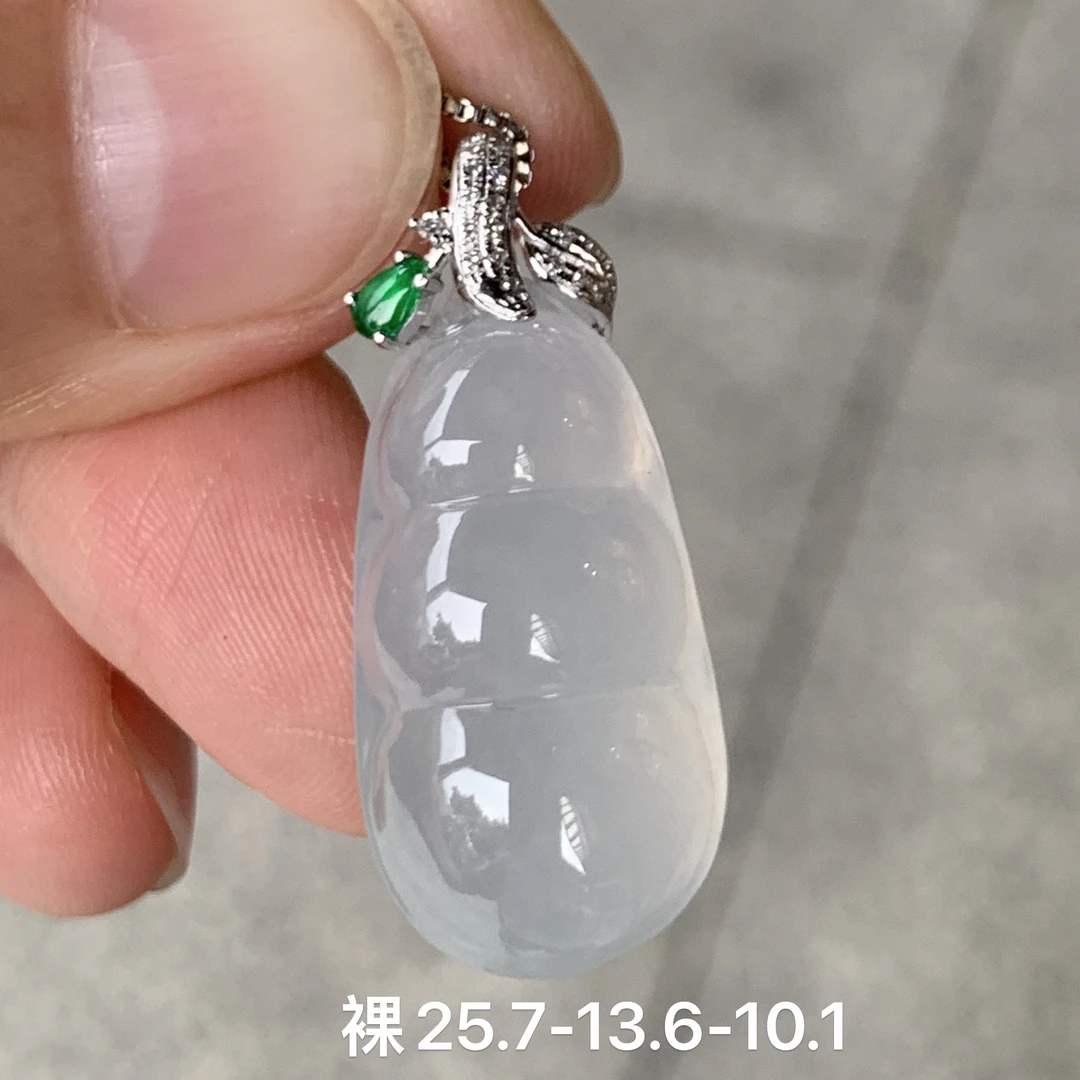高冰福豆天然翡翠吊坠镶嵌精致女生配饰高级感玉石