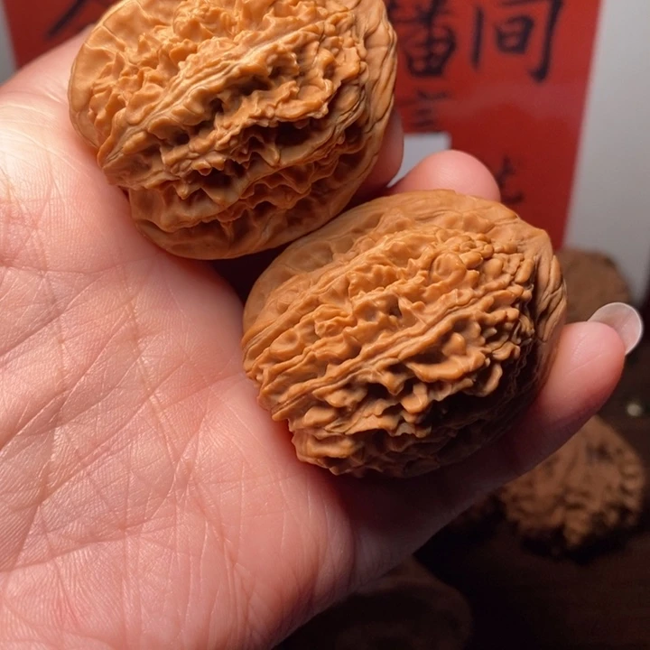 文玩核桃吊坠玉麒麟