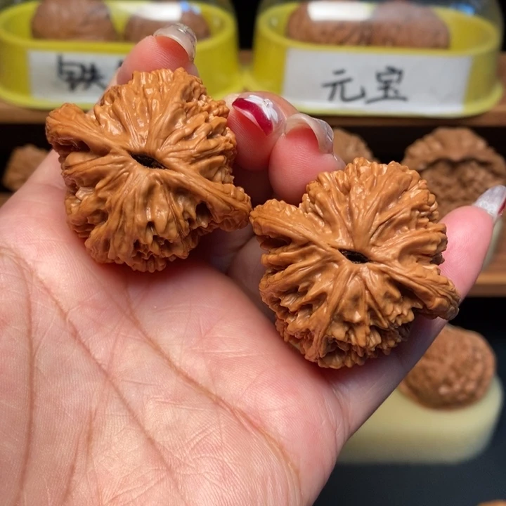 文玩核桃吊坠42虎头