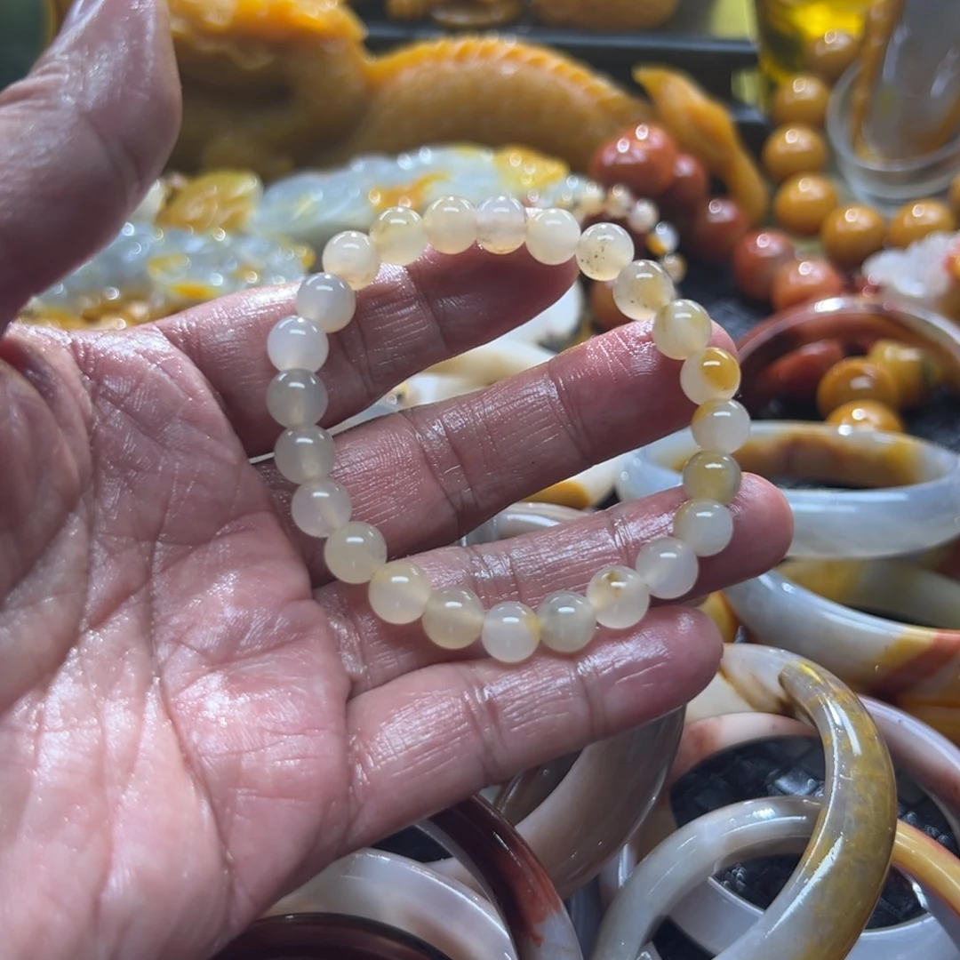 石英质玉未镶嵌颈饰