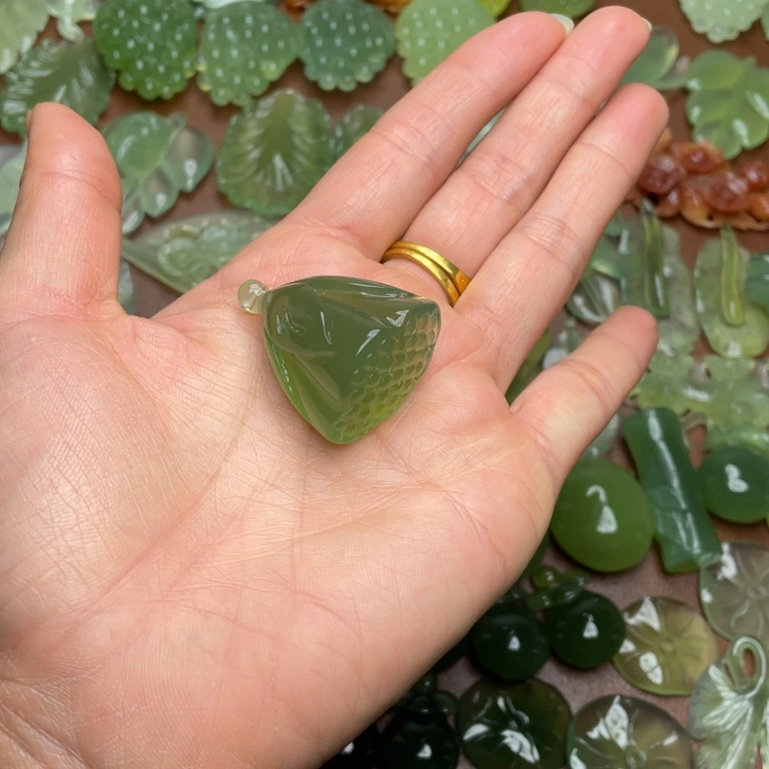 蛇纹石玉合金颈饰
