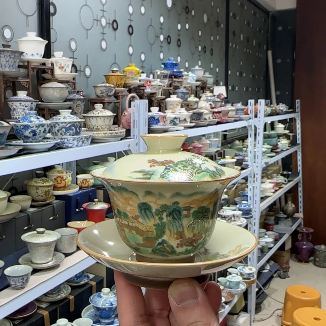 高温下的高温天气使人心情愉悦而