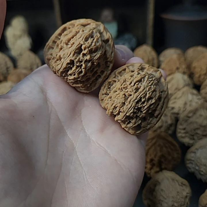 文玩核桃吊坠37三角疆