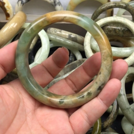 蛇纹石玉未镶嵌手镯迎***?