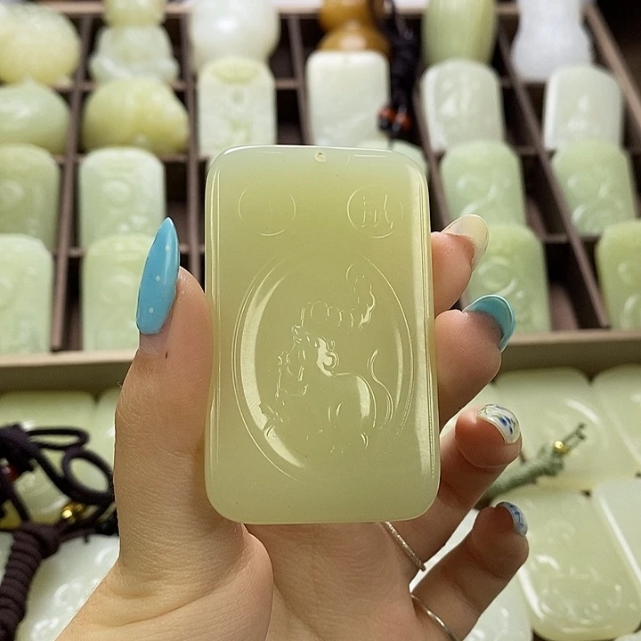 昆仑石双面守护鼠