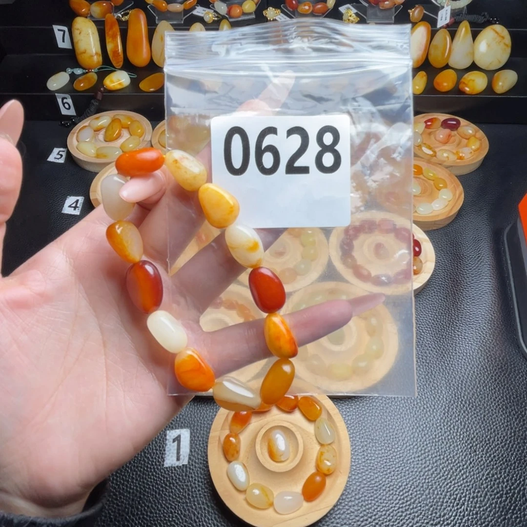 和田玉未镶嵌手串