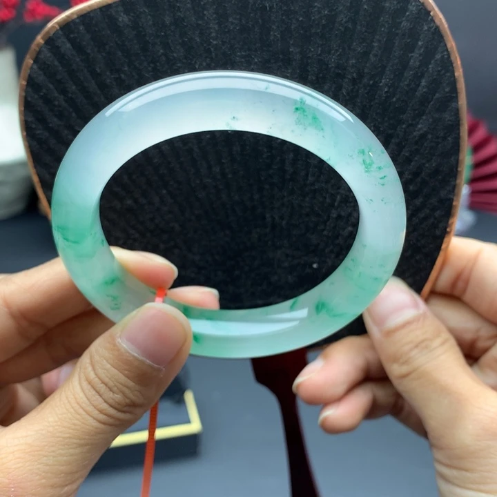 石英质玉手镯未镶嵌M**?