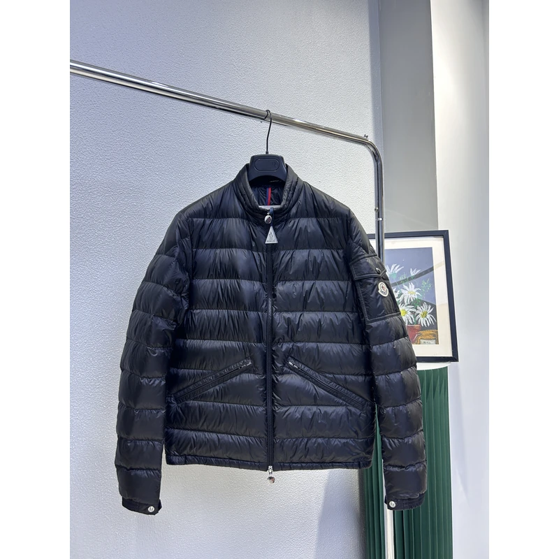 现货Moncler 1A00162 AGAY黑色薄款立领羽绒服