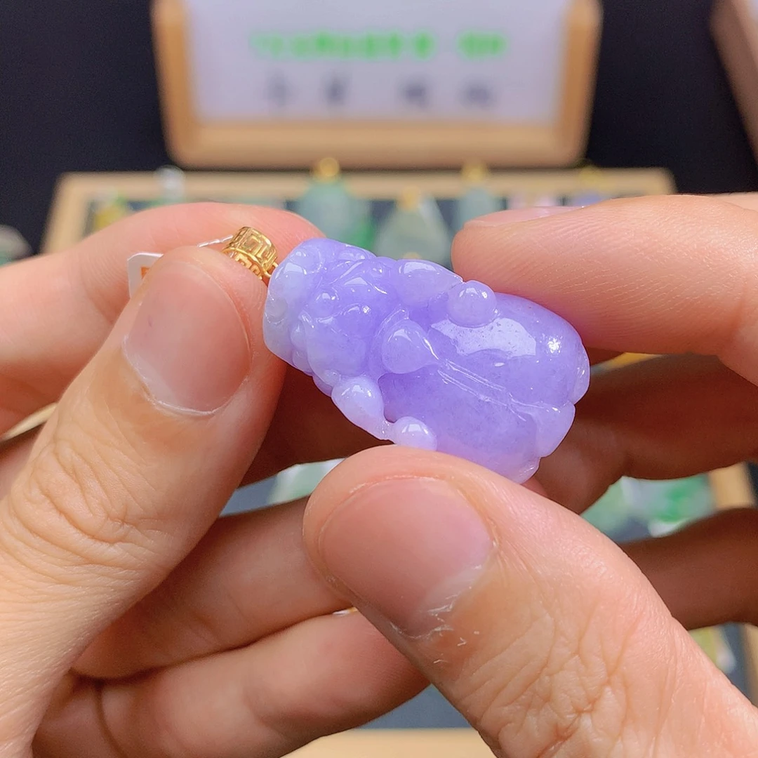 翡翠18K金镶嵌颈饰翡翠