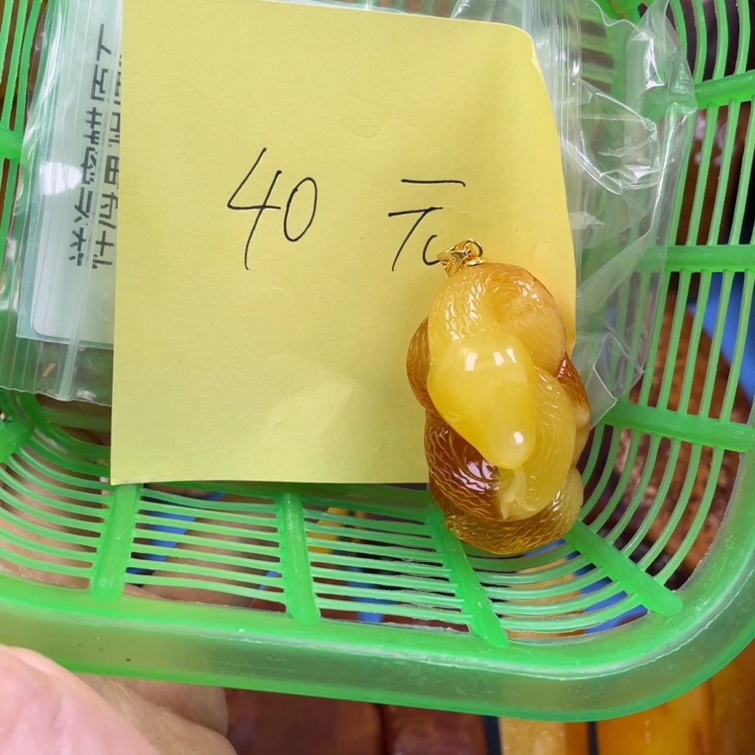 爱***意定制琥珀未镶嵌原石