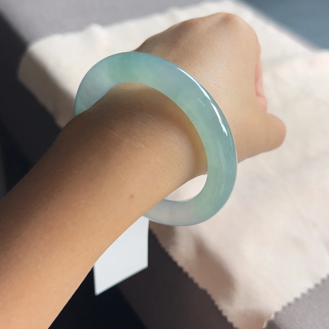 【闪购商品】翡翠手镯未镶嵌湖水蓝