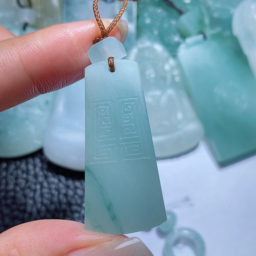 定制翡翠未镶嵌毛货付款后确认抛光