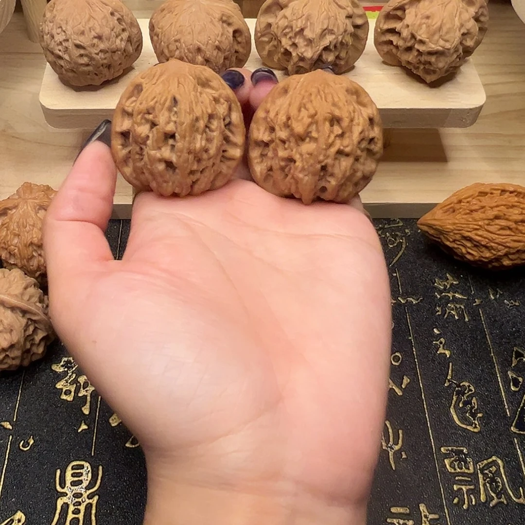 把件桃核虎头40手把件