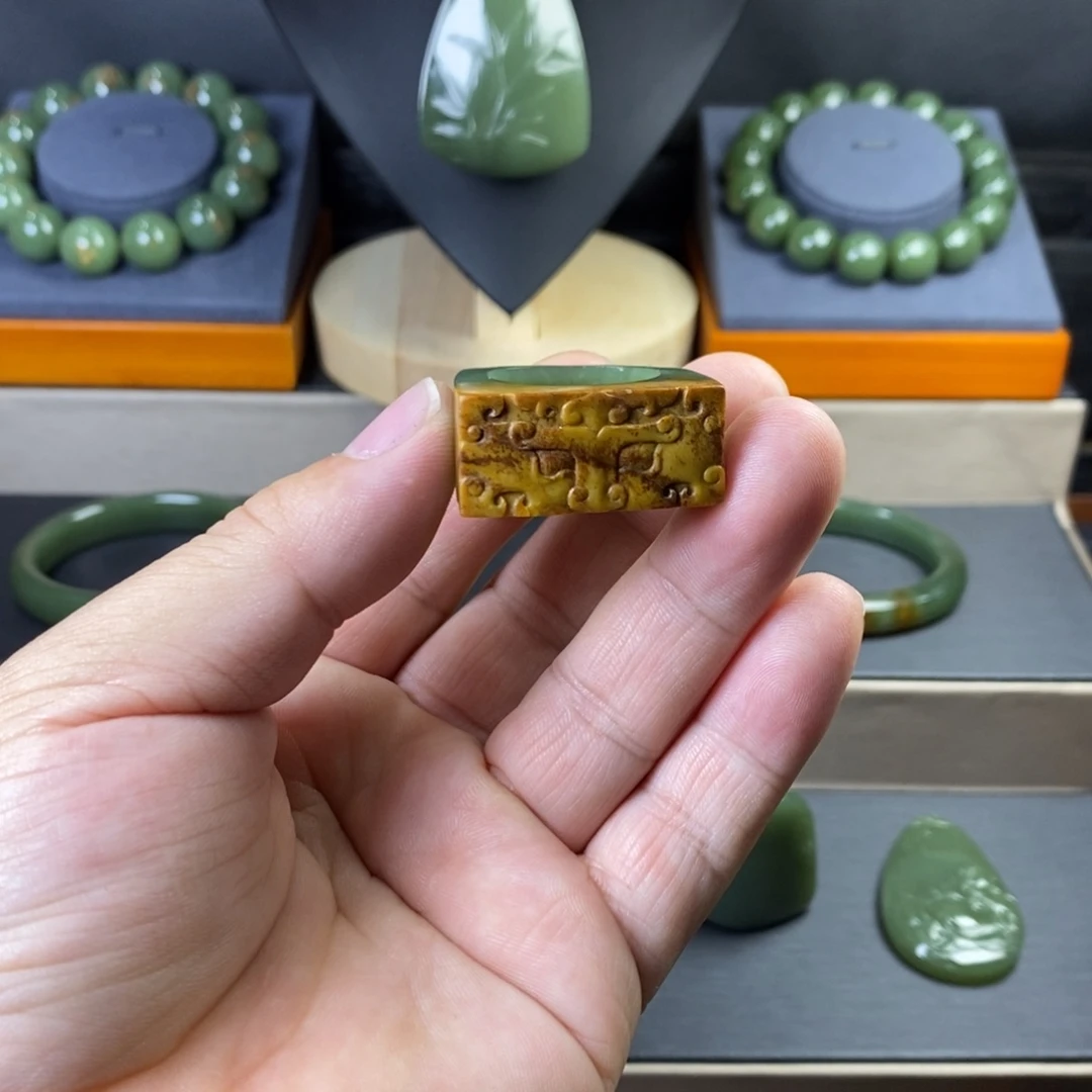 岫岩河磨玉（透闪石质玉）未镶嵌颈饰