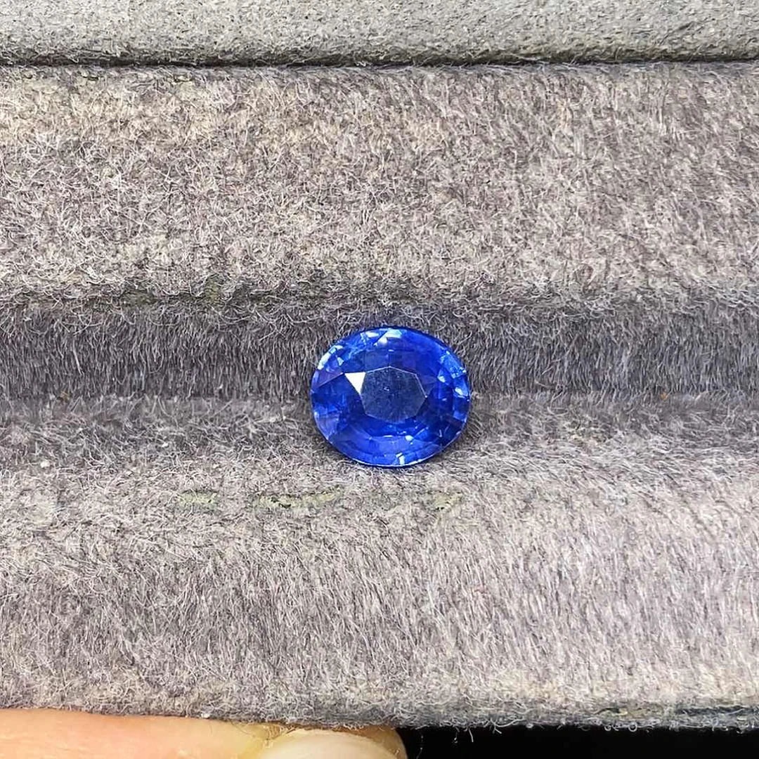 蓝宝石裸石1.76克拉特玻璃体满火彩浓郁矢车菊