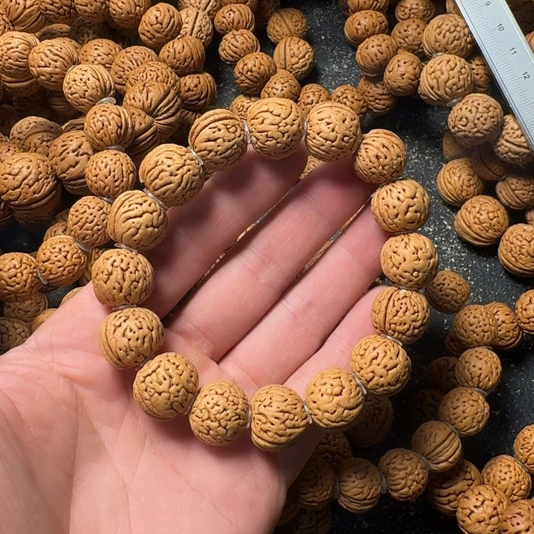 小***勇桃核吊坠野生手串