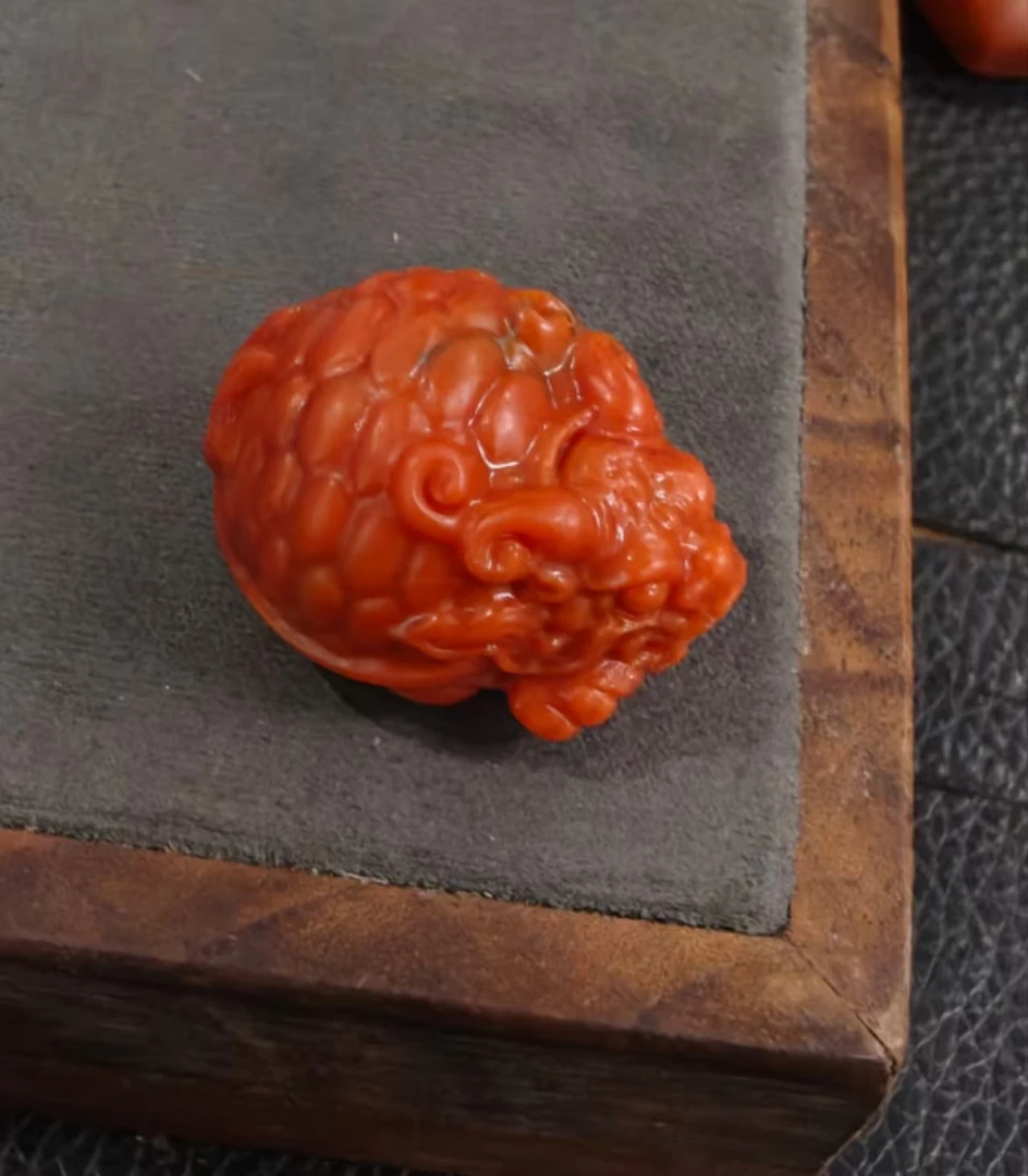 精美南红玛瑙雕刻龙龟一个QG4