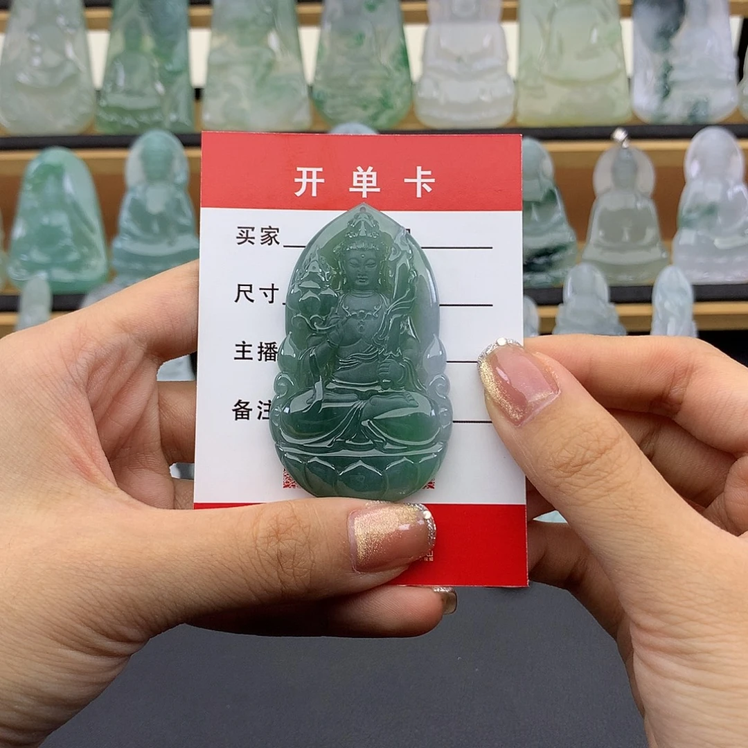 尚***姐翡翠未镶嵌颈饰虚空藏