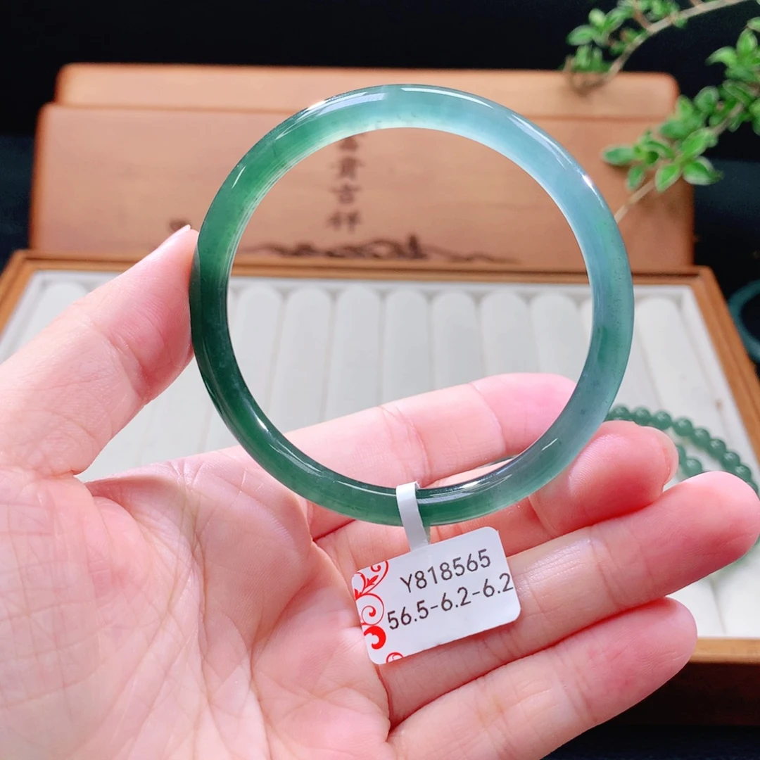 未镶嵌手镯（圆镯）翡翠