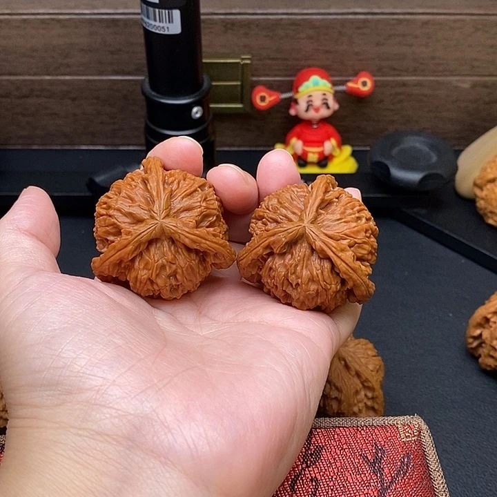 尹***欣把件文玩核桃白奔