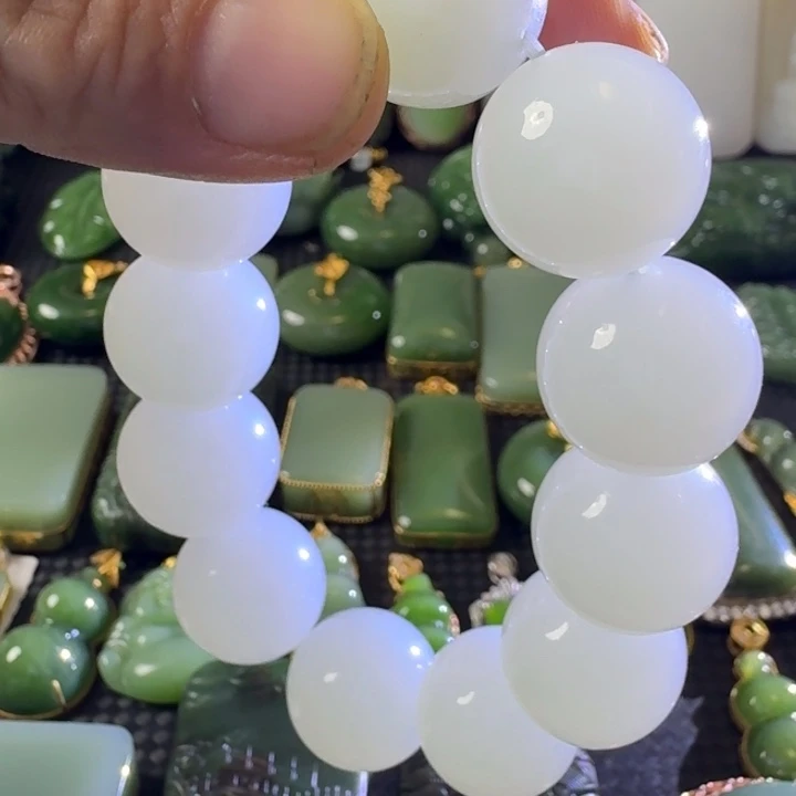 颈饰未镶嵌和田玉且末了羊脂白玉18王洪雷大师作品