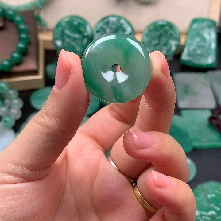 未镶嵌石英岩玉珠宝半成品