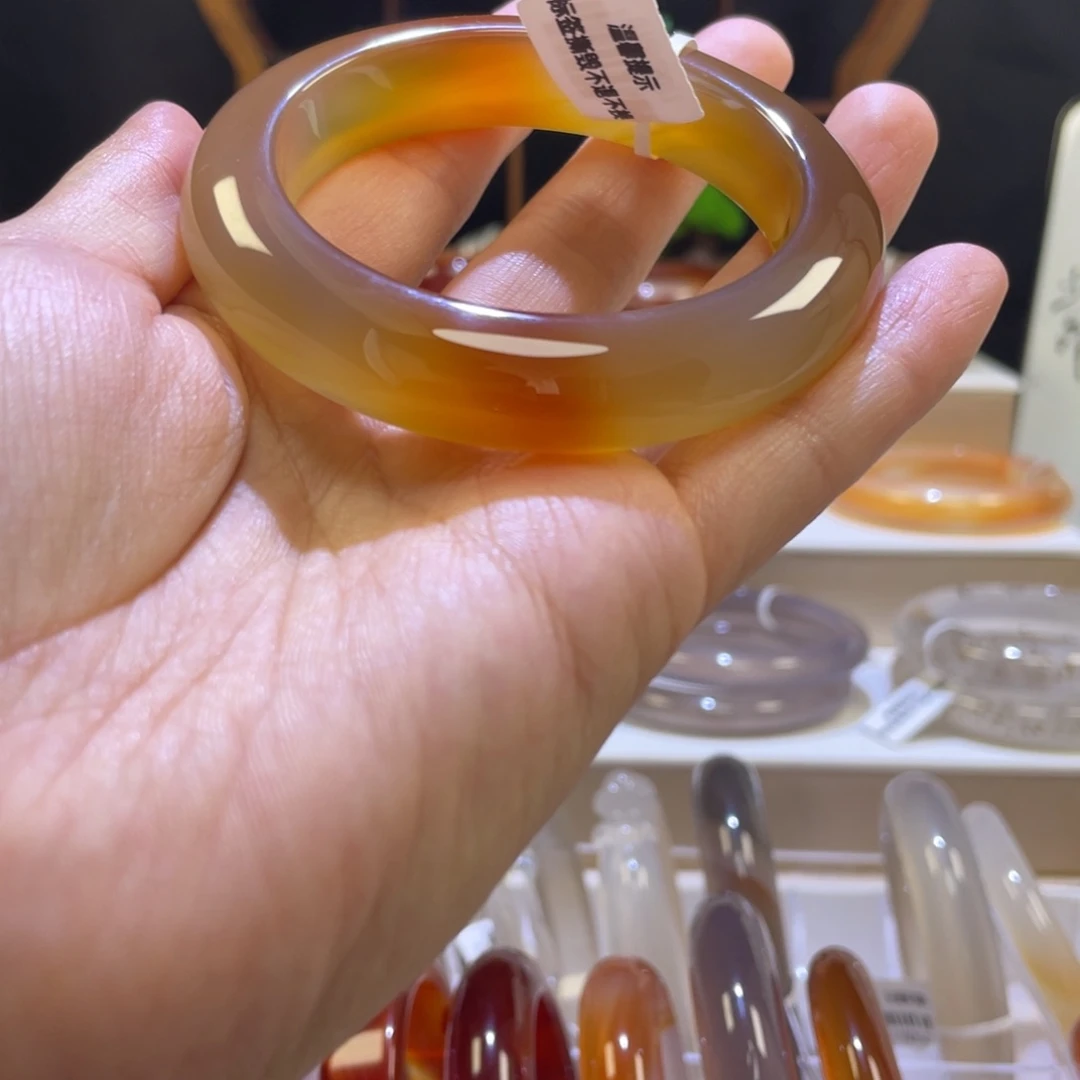 小***活玛瑙/玉髓手镯未镶嵌