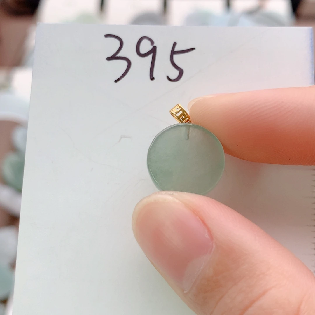 ପ***੭翡翠18K金镶嵌颈饰吊坠