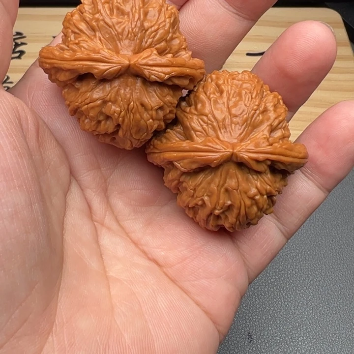 文玩核桃把件球体闷白