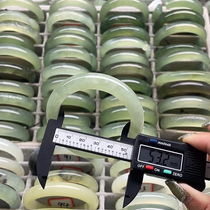 蛇纹石玉未镶嵌手镯89