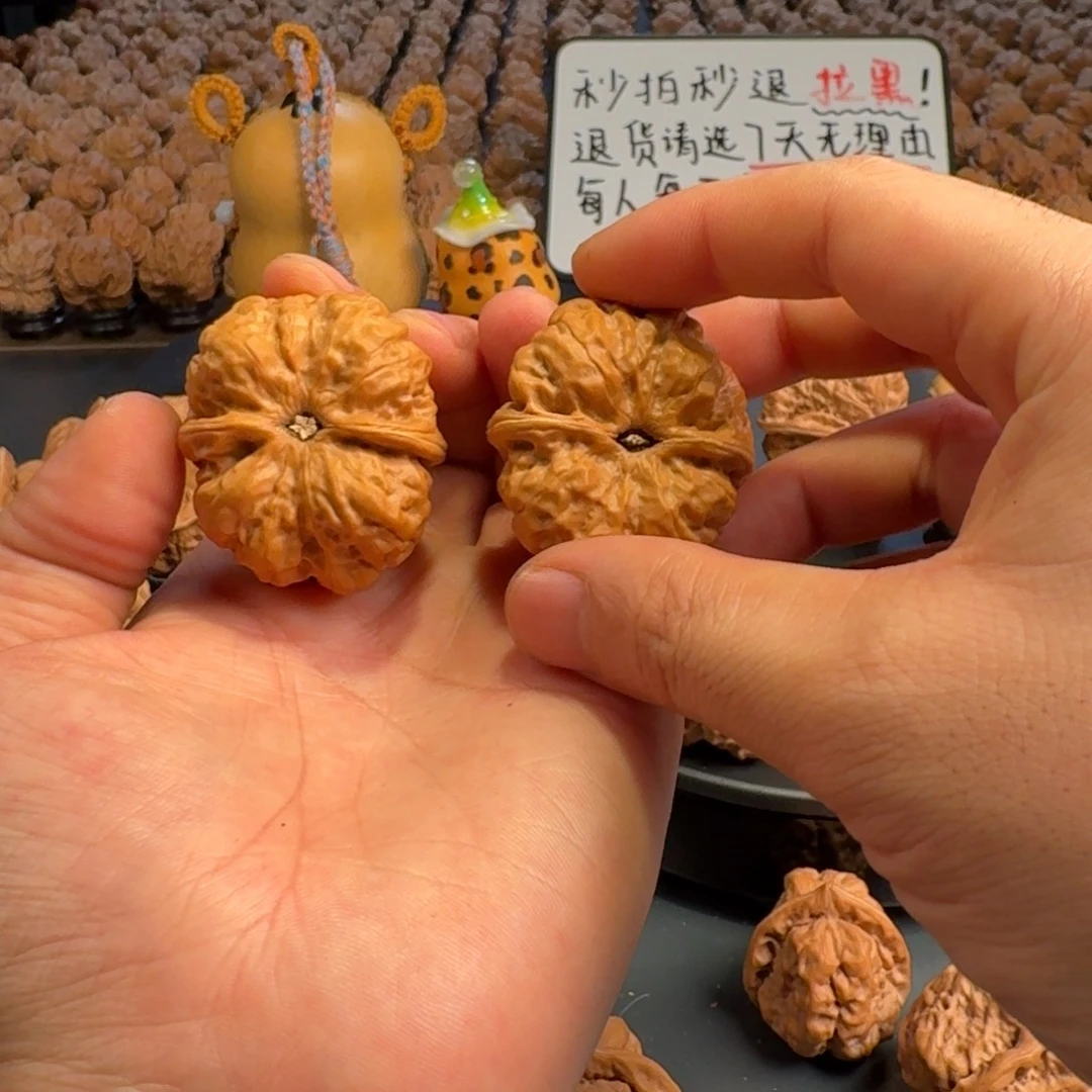 H***H吊坠文玩核桃蛤蟆的眼睛是真的好看啊我的天啊