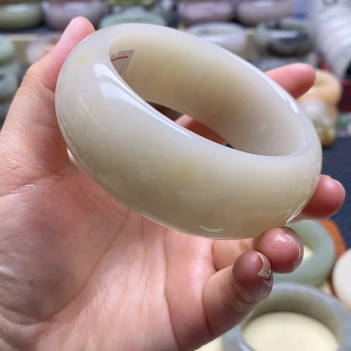 未镶嵌手镯石英岩玉