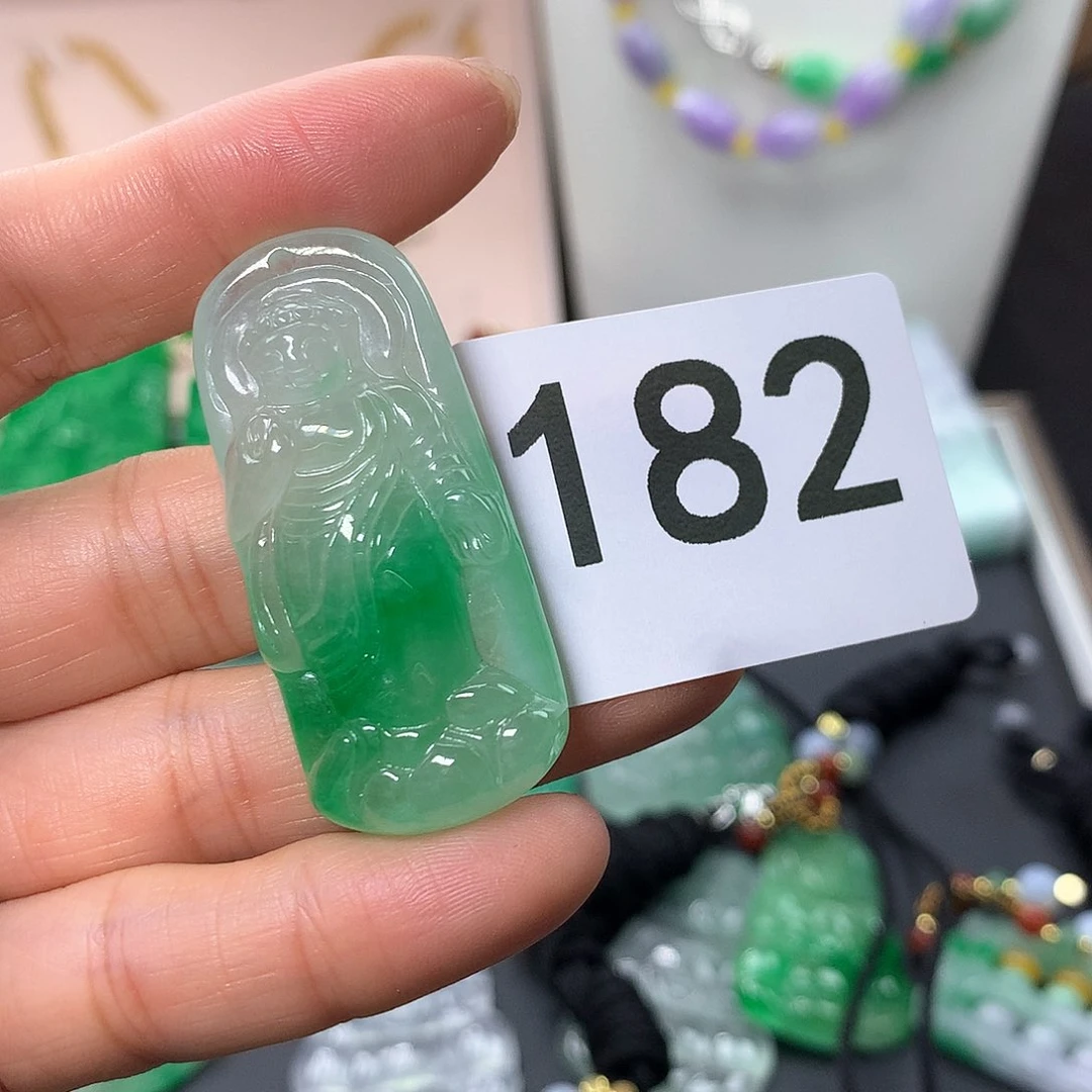 翡翠颈饰未镶嵌我