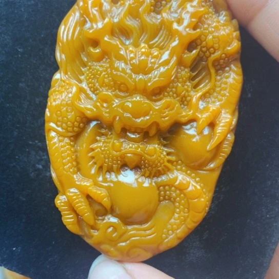 石英质玉（黄龙玉）未镶嵌颈饰