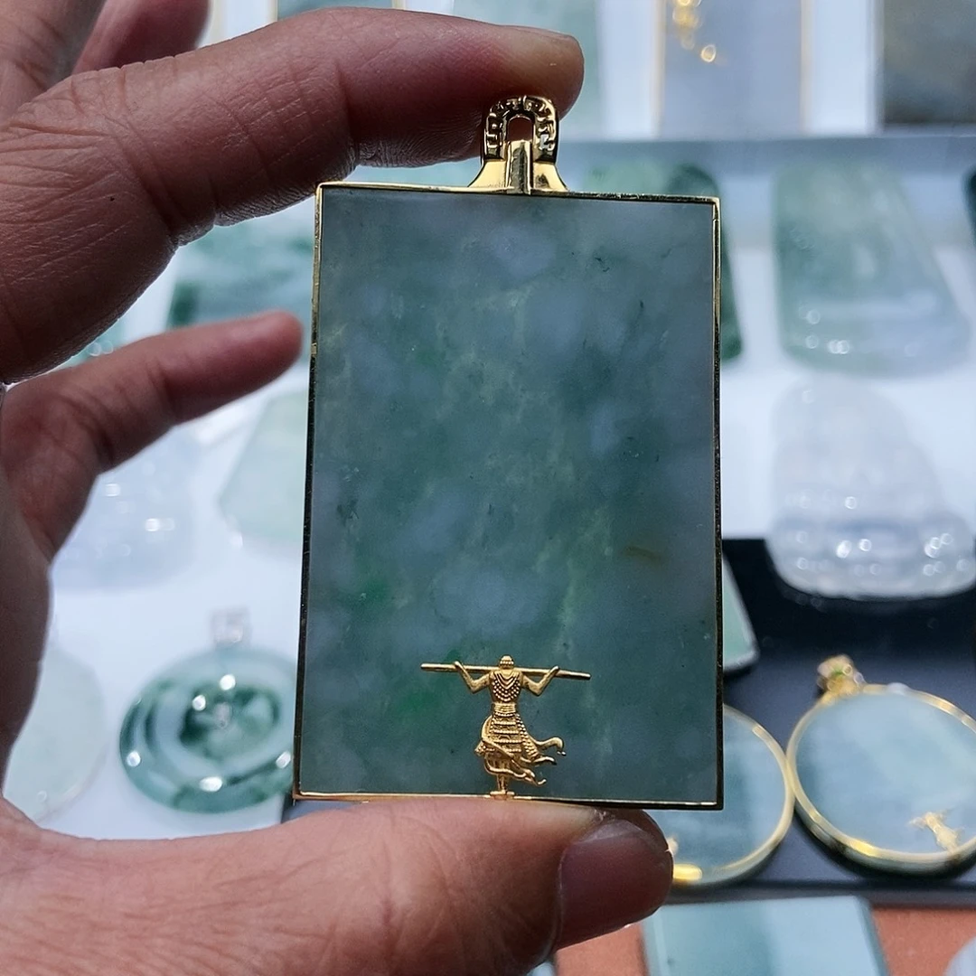 翡翠吊坠(不含链)18K金镶嵌