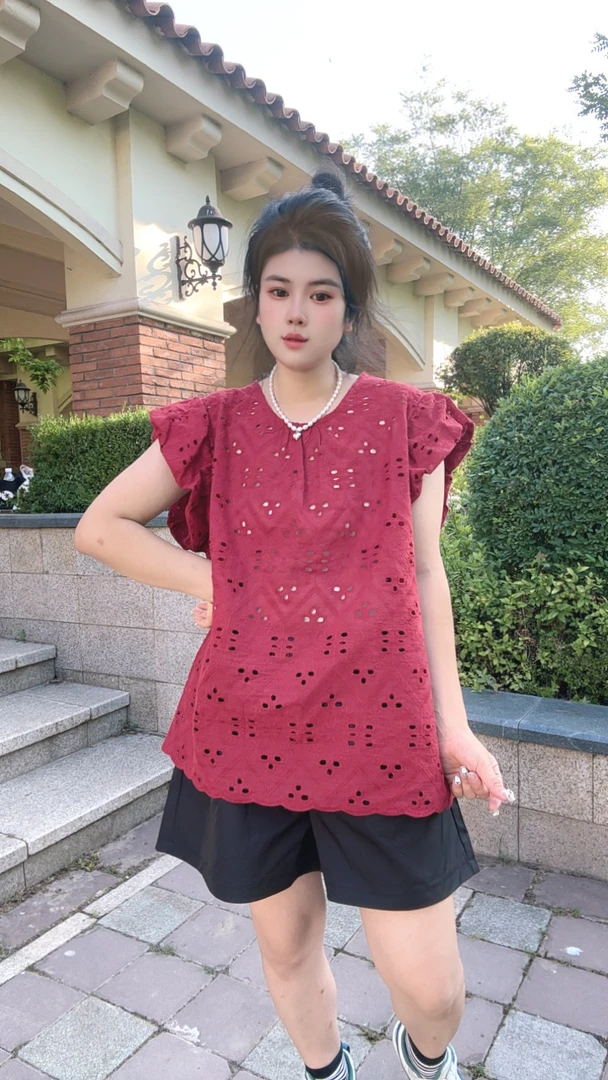 胖妹妹镂空刺绣荷叶边袖口圆领上衣宽松遮肚大码女装百搭休闲小衫