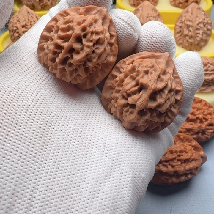 核桃精品野生玄月文玩