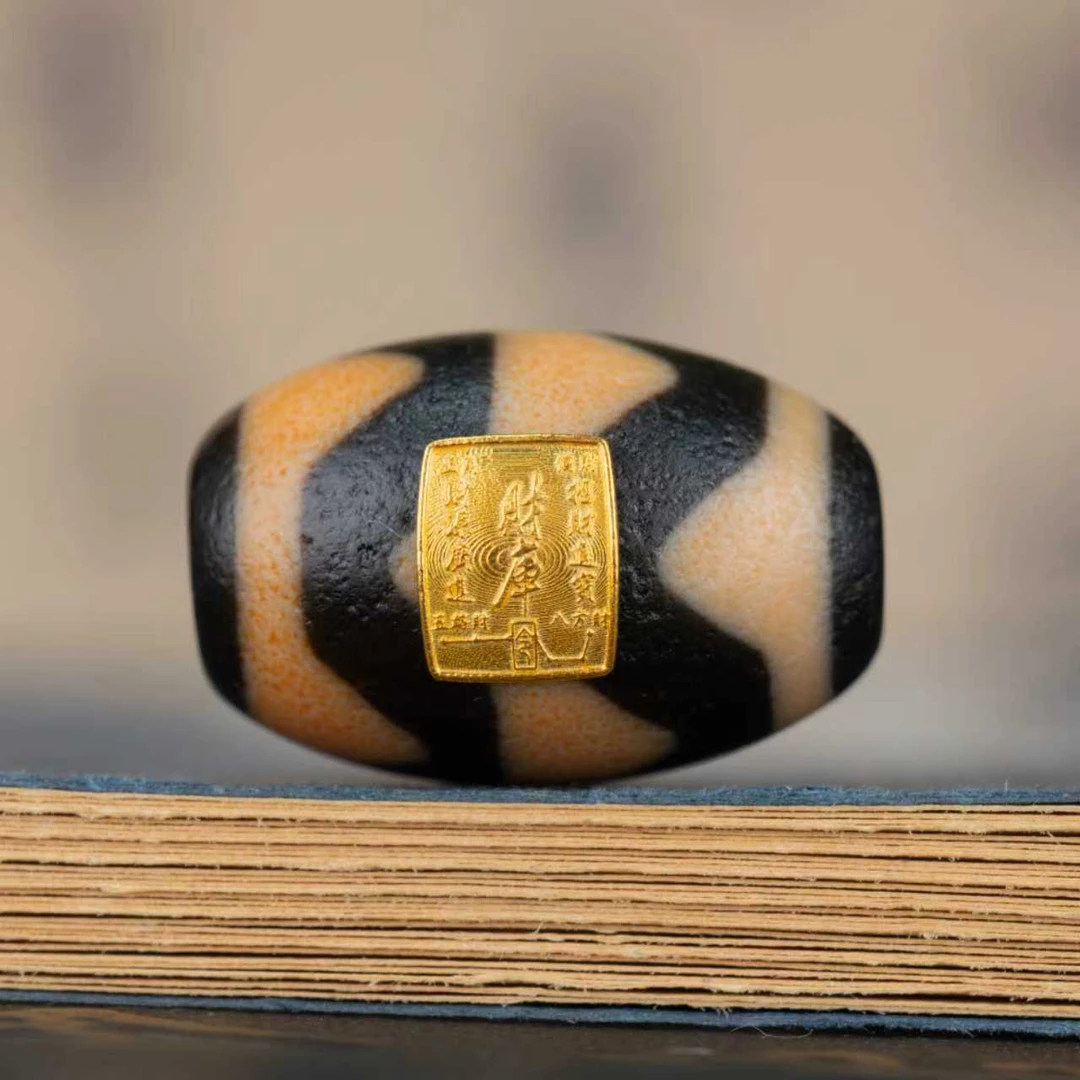 （灵魅）18K金牙牙玛瑙精工镶嵌款吊坠