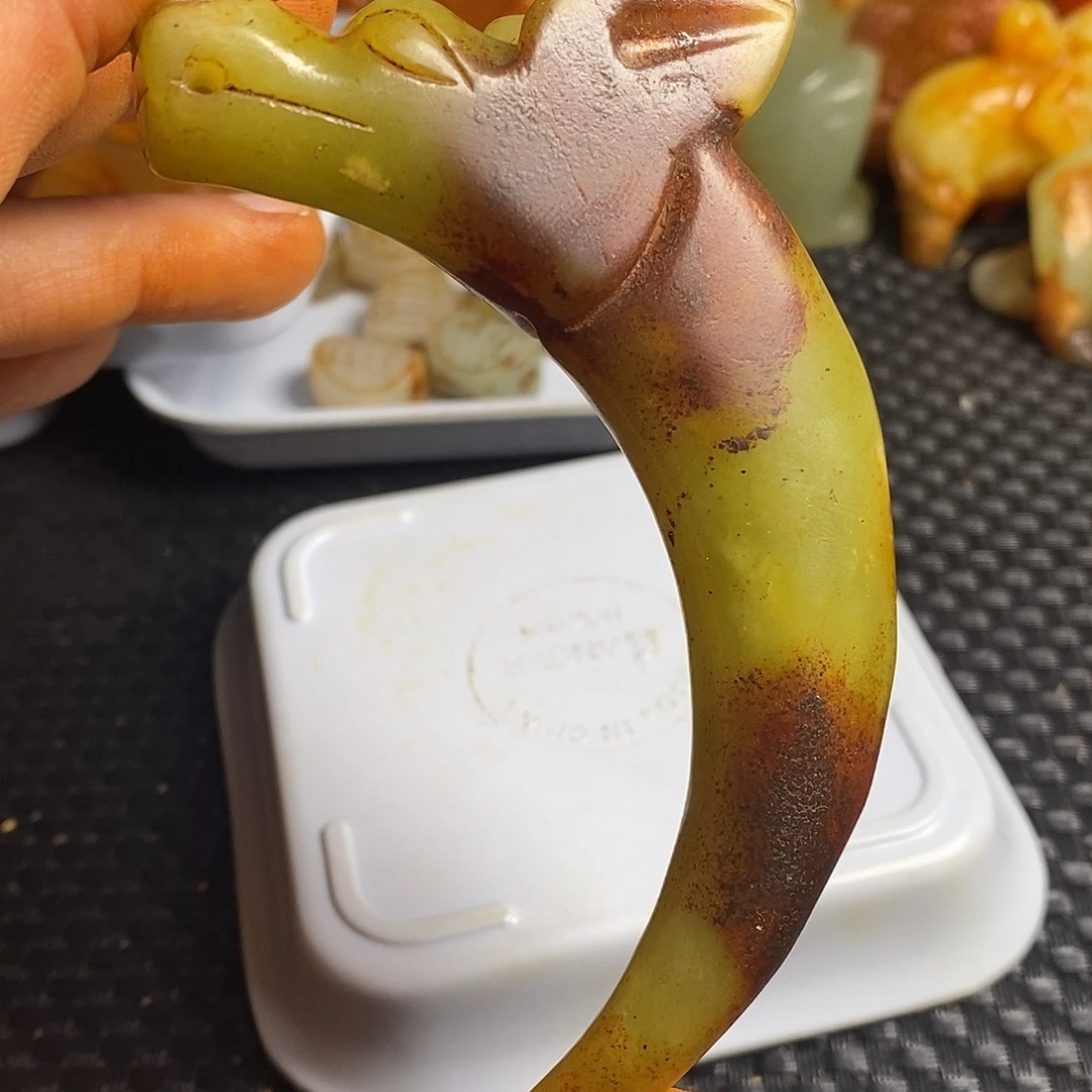 岫岩老玉（透闪石质玉）未镶嵌珠宝奇石