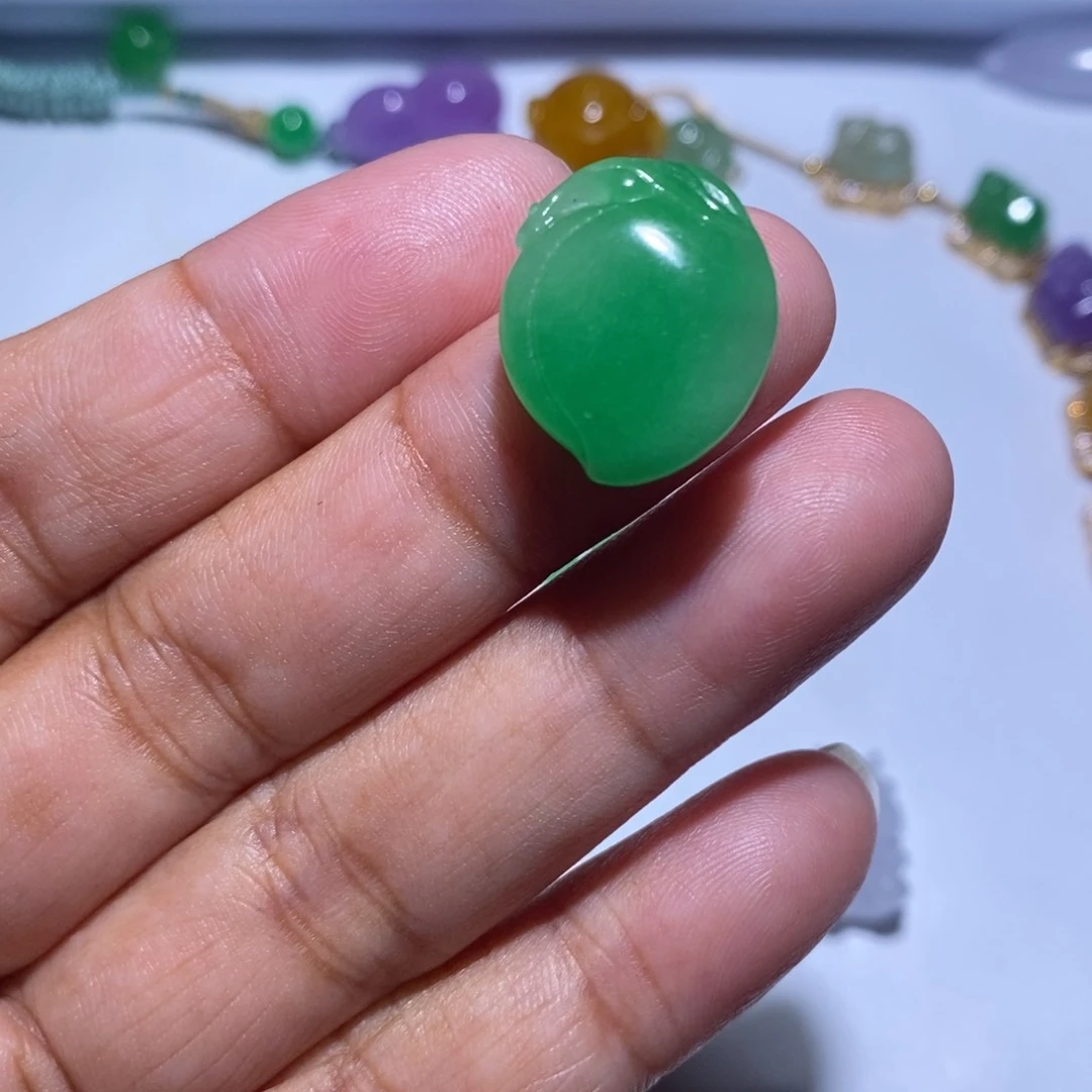 颈饰未镶嵌翡翠明**钰