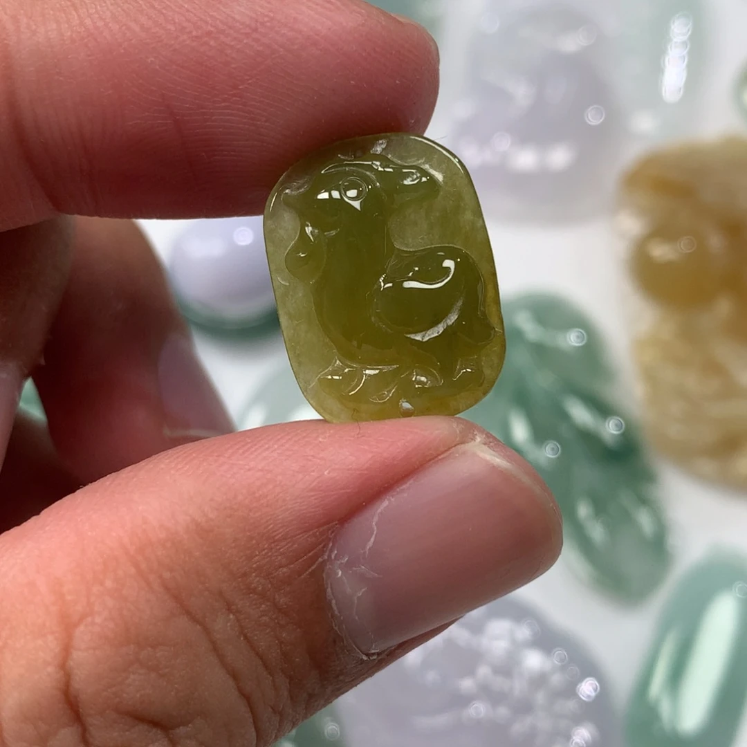 吊坠(不含链)未镶嵌翡翠
