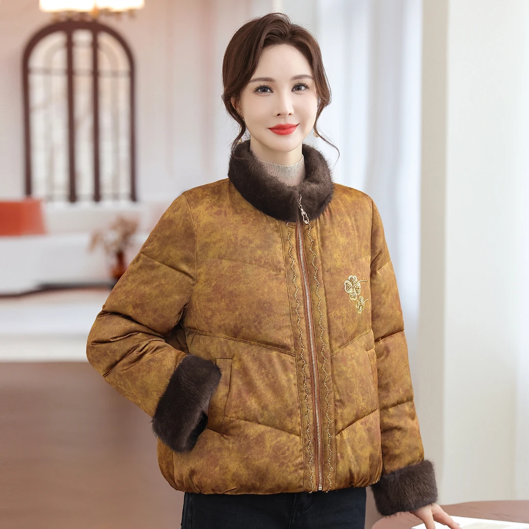 时尚妈妈装2025冬季新款高领保暖羽绒服女短款气质大码白鸭绒外套