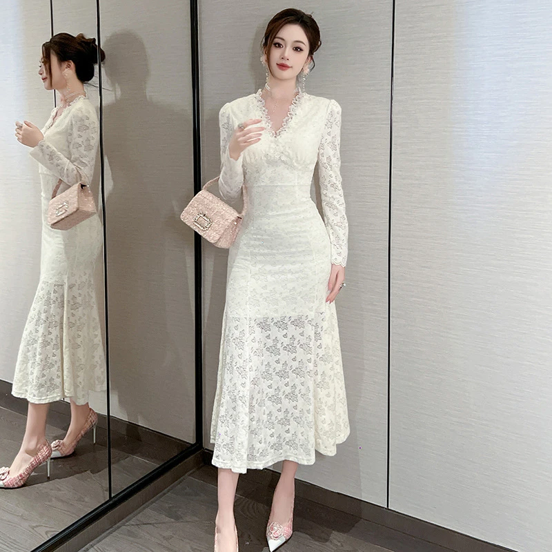 2025春装新款女装温柔风气质V领修身显瘦长款蕾丝鱼尾连衣裙40625