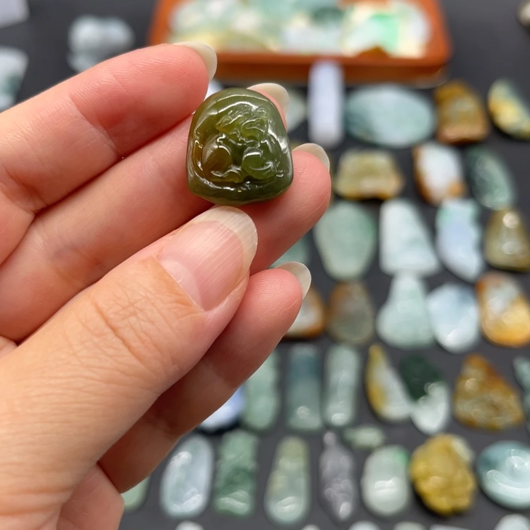 颈饰未镶嵌翡翠貔貅