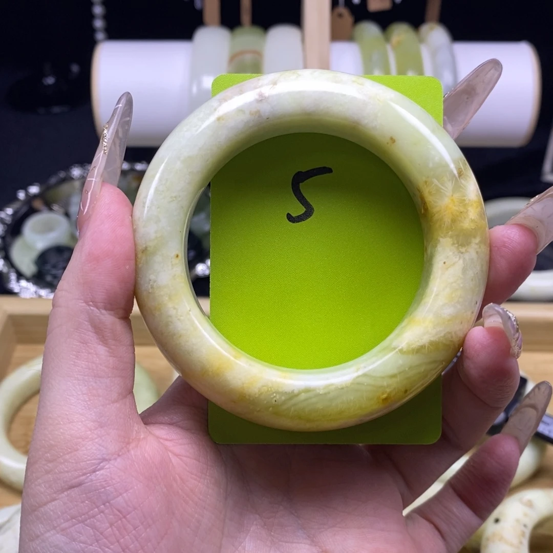 蛇纹石玉未镶嵌手镯54