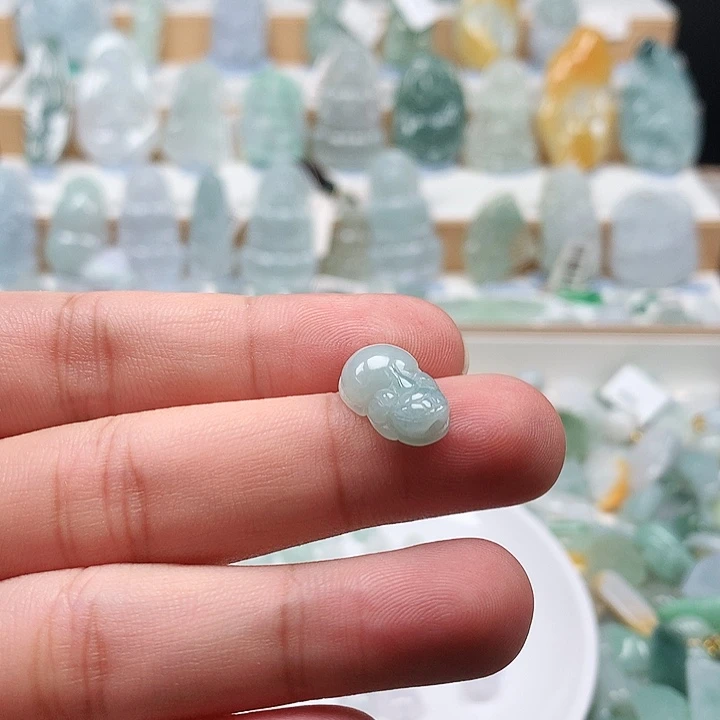 颈饰未镶嵌翡翠貔貅