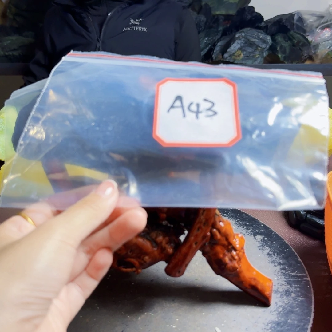 笑***生蛇纹石玉未镶嵌珠宝奇石