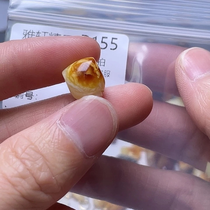 未镶嵌琥珀裸石琥珀